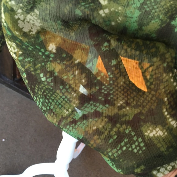 Mix-It Pretty sheer snakeskin print blouse Size L - Picture 5 of 7